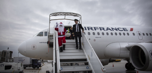 Le Père Noël a atteri à Roissy CDG.